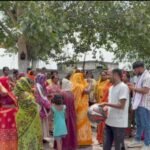 चांदमारी में पानी-बिजली संकट पर फूटा लोगों का गुस्सा, कांग्रेस के जिला सोशल मीडिया चेयरमैन देवेंद्र पासवान के नेतृत्व में BCCL ऑफिस का घेराव…