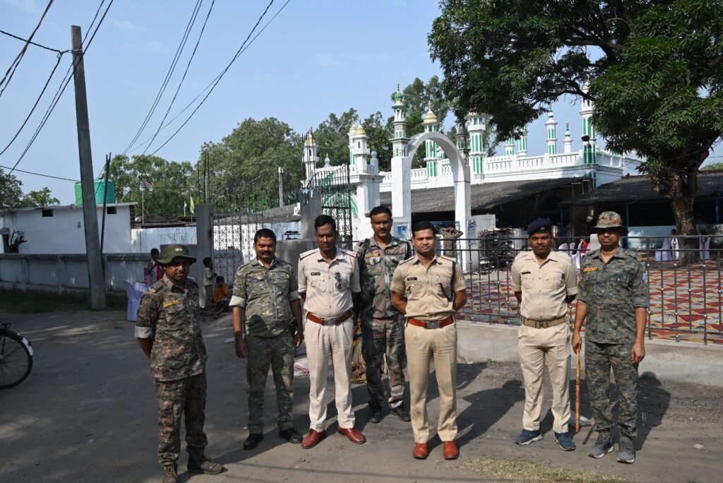 सिंदरी जामा मस्जिद में ईद अल-आधा की नमाज अदा की गई भाईचारे और अमन का दिया संदेश…