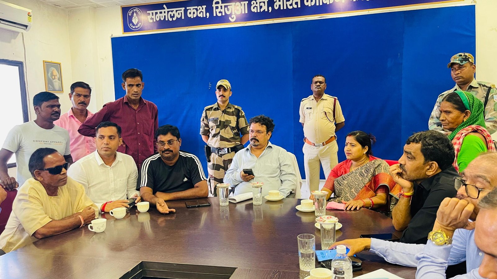 एरिया-5 में जमीन के बदले नियोजन का मामला गरमाया, झरिया विधायक रागिनी सिंह ने जीएम निर्झर चक्रवर्ती के साथ की अहम बैठक…