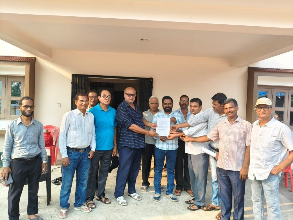 सिंदरी FCILप्रबंधन द्वारा एमनेस्टी स्कीम द्वारा 05प्रतिशत दर की बढ़ोतरी के खिलाफ लोगों ने सिंदरी MLA को सौंपा ज्ञापन..
