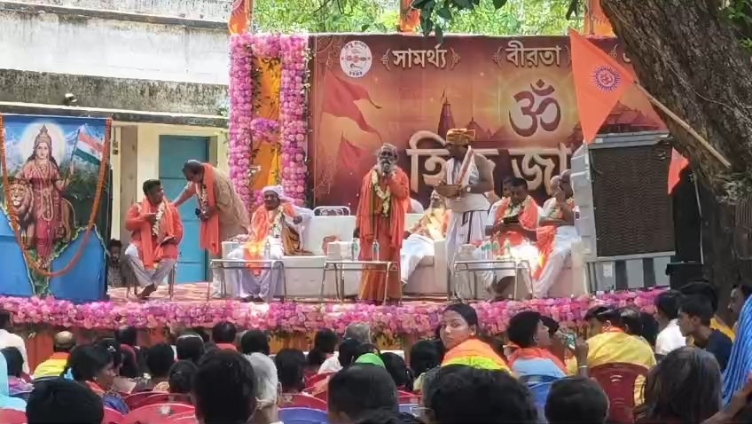 पांडवेश्वर में 100 लोगों की सनातन धर्म में वापसी का दावा, ‘सनातनी प्रत्यावर्तन’ कार्यक्रम में उमड़ी भीड़