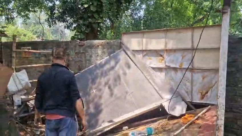 आसनसोल में चला बुलडोजर! हटन रोड से इस्माइल मोड़ तक अवैध दुकानों पर निगम की बड़ी कार्रवाई
