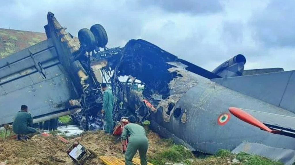 असम में बड़ा विमान हादसा: जोरहाट एयरबेस पर वायुसेना का विमान क्रैश, 5 जवान शहीद, रक्षा मंत्री ने हादसे पर जताया दुख
