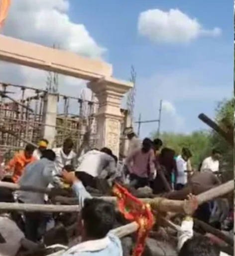 महाराष्ट्र के हनुमान मंदिर का सभा मंडप गिरा; 7 लोगों की मौत, 32 घायल