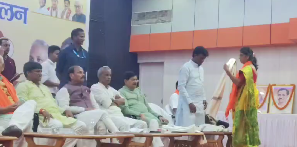 राष्ट्र निर्माण और विकास के महा-संकल्प के साथ धनबाद में भाजपा का ‘प्रबुद्ध नागरिक सम्मेलन’: पूर्व मुख्यमंत्री रघुवर दास रहे मुख्य अतिथि