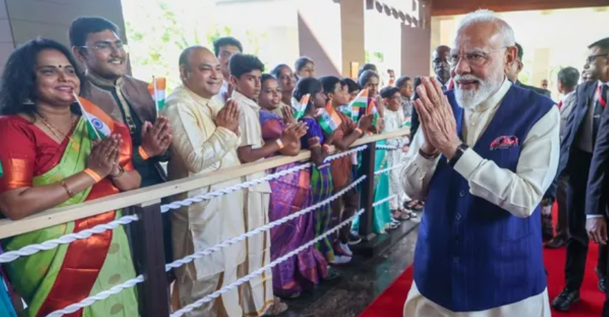 प्रधानमंत्री मोदी सेशेल्स पहुंचे; पीएम को दिया गया ‘गार्ड ऑफ ऑनर’, कछुओं से की खास मुलाकात