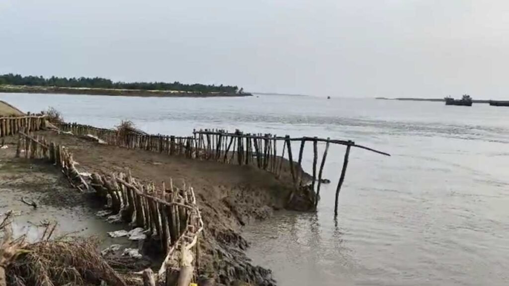 West Bengal: River dam broken again in Nandabhanga, villagers adamant on demand for permanent solution