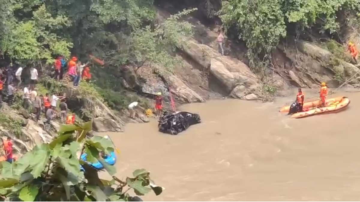 Sikkim: Landslides and rain turn deadly! Bodies of 4 missing persons, including a 5-year-old girl, recovered from the Teesta River.