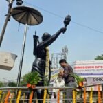 भगवान बिरसा मुंडा की 126वीं पुण्यतिथि पर उपायुक्त ने अर्पित की श्रद्धांजलि