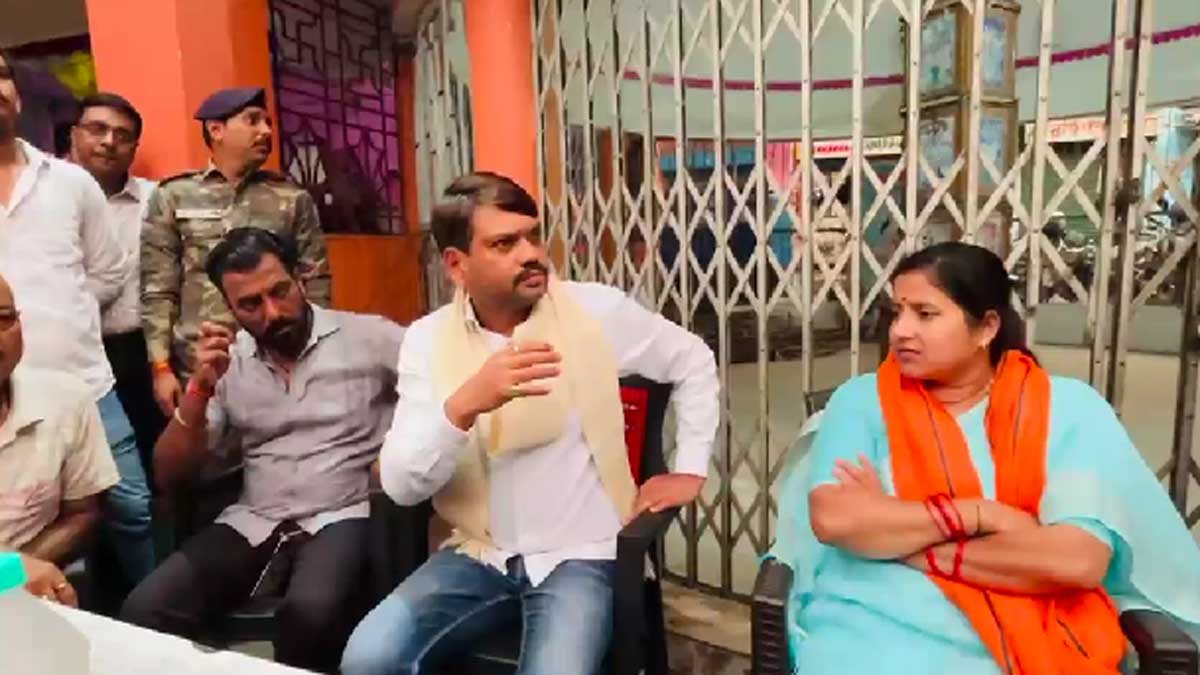 झरिया में 24 घंटे के भीतर शुरू होगी जलापूर्ति, मेयर संजीव सिंह और विधायक रागिनी सिंह ने किया पाइपलाइन कार्य का निरीक्षण