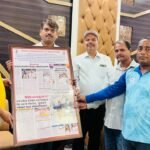 मेयर संजीव सिंह को मोमेंटो देकर किया गया सम्मानित