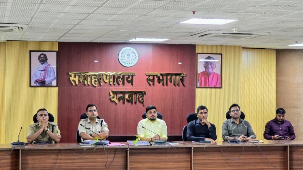 धनबाद में हाईवे पर अब 24 घंटे निगरानी! 11 पेट्रोल पंपों पर कार्रवाई की तैयारी, क्या रद्द होंगे लाइसेंस?