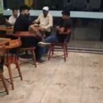 बालू माफिया माखन के साथ एक टेबल पर खाना खाते दिखे भाजपा नेता गौतम मंडल, तस्वीर वायरल