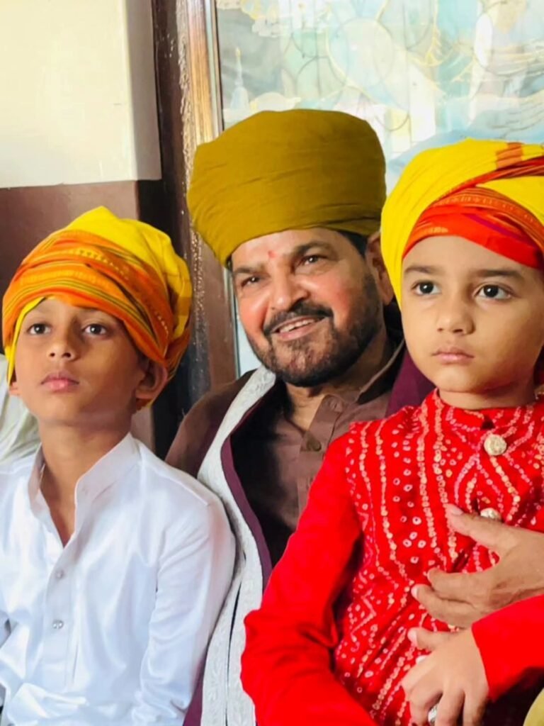 सूर्यांश सिंह एवं सूर्यार्थ सिंह का मुंडन संस्कार संपन्न, गणमान्य अतिथियों ने दिया आशीर्वाद