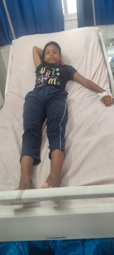 घर के बक्से में छिपा था कोबरा! सामान निकाल रही छात्रा को डंसा, समय पर इलाज से बची जान