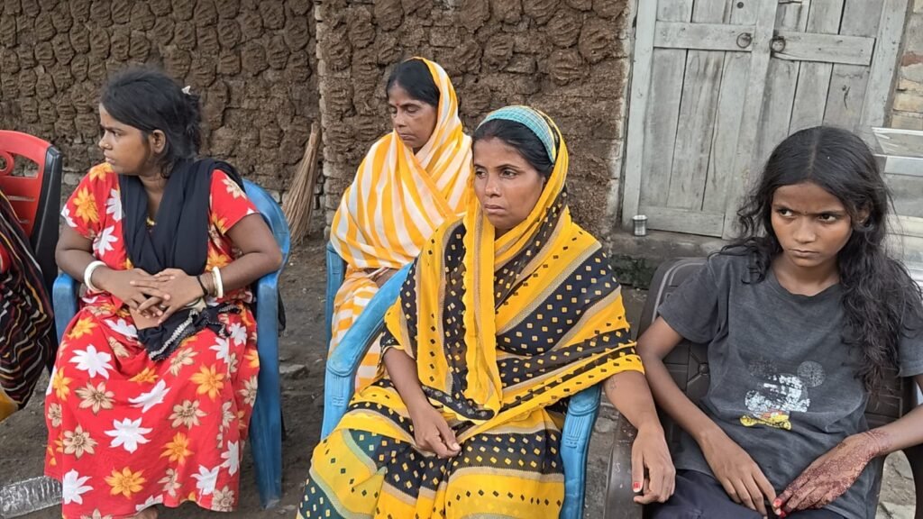 तारातला फैक्ट्री हादसे में रानीगंज के मजदूर नवीन सिंह की मौत, टैटू से हुई पहचान, पत्नी ने लगाए गंभीर आरोप