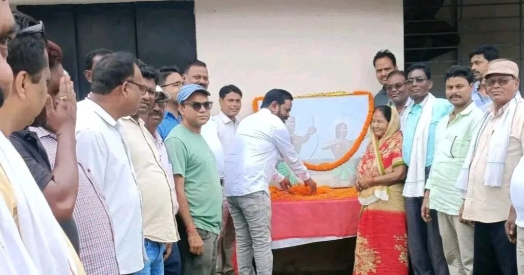 हूल क्रांति दिवस पर सिंदरी में श्रद्धांजलि सभा, अमर शहीदों के संघर्ष और बलिदान को किया गया नमन