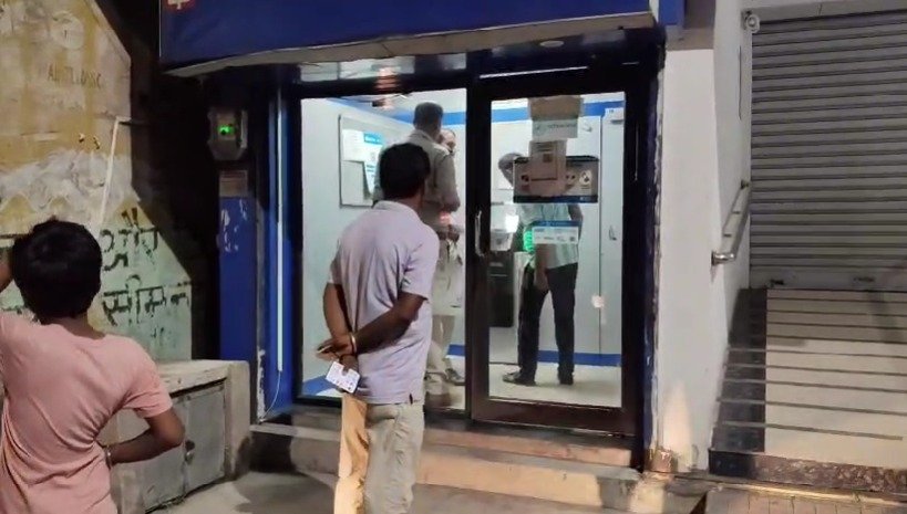 ATM में फंसा कार्ड, फर्जी हेल्पलाइन नंबर पर कॉल पड़ा महंगा; निरसा में 55 हजार रुपये की ठगी