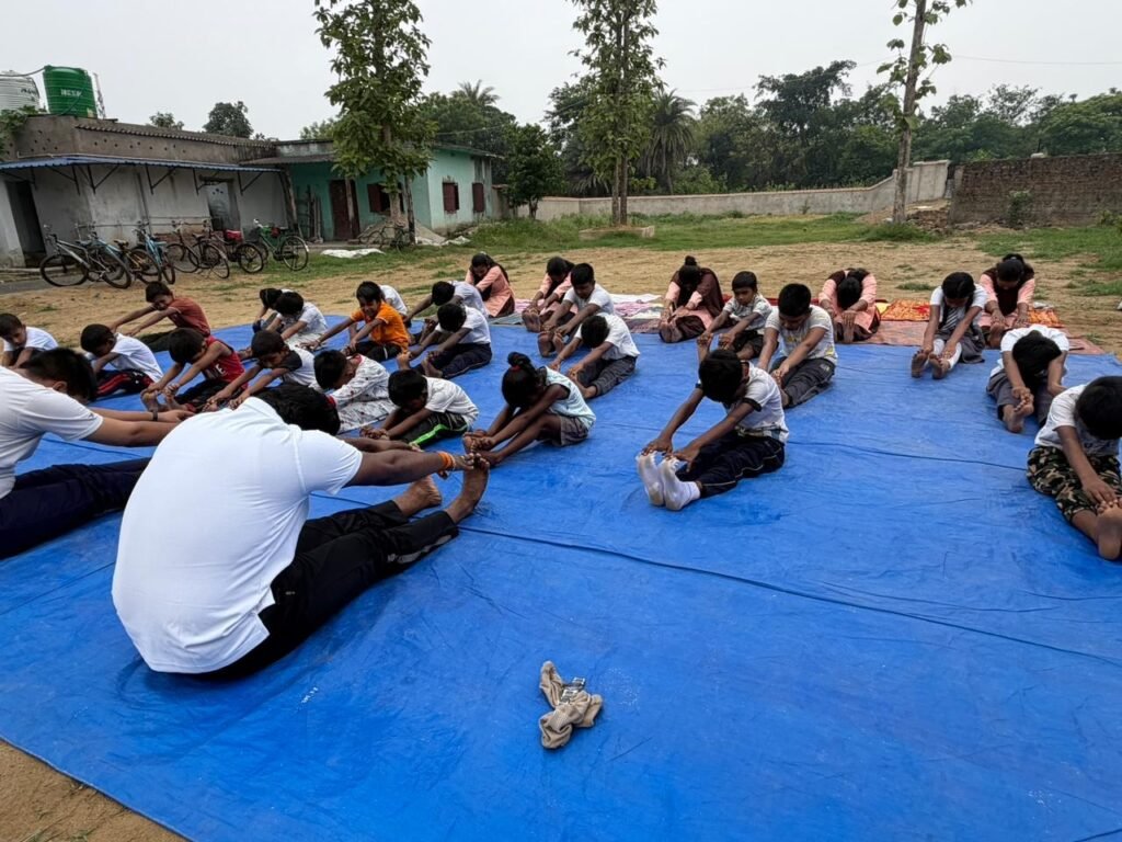 शाइन पब्लिक स्कूल सिंदरी में उत्साहपूर्वक मनाया गया अंतर्राष्ट्रीय योग दिवस