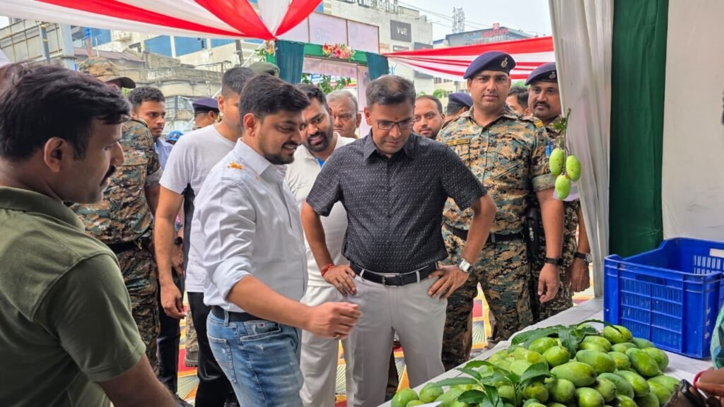 धनबाद में आमोत्सव-2026 का आगाज, किसानों को मिलेगा बाजार और सिंचाई सुविधाओं का लाभ: उपायुक्त
