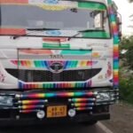 NGT प्रतिबंध के बावजूद ओवरलोड बालू परिवहन का आरोप, पूर्व विधायक दिनेश मरांडी ने ट्रेलर पुलिस को सौंपा