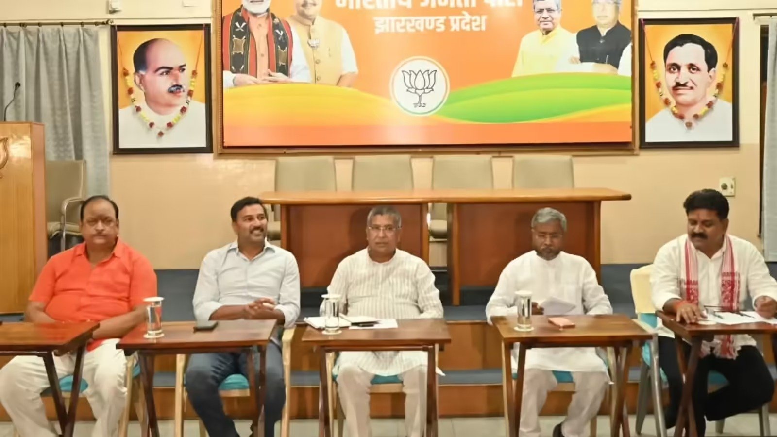 Jharkhand Rajya Sabha Election 2026: NDA की बढ़ी चिंता, बैठक से 7 विधायक रहे गायब, आज होटल में शिफ्ट होंगे विधायक