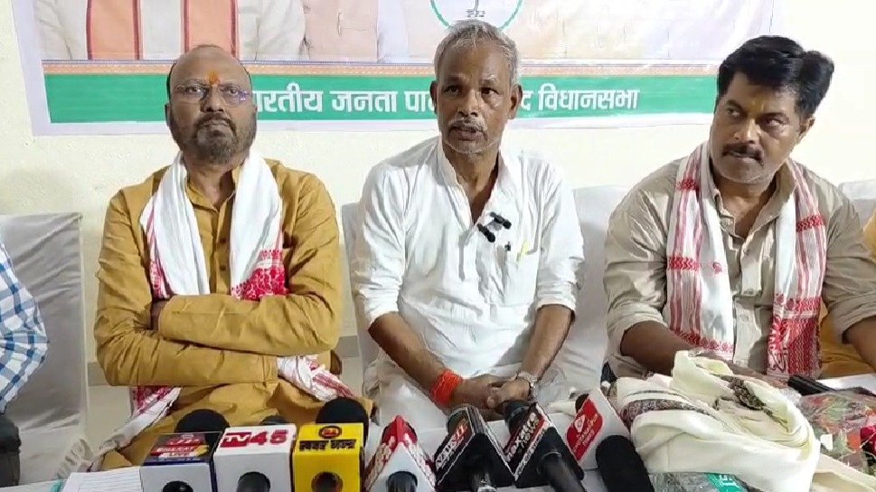 Dhanbad News: SIR को लेकर भाजपा की विधानसभा स्तरीय कार्यशाला आयोजित, कार्यकर्ताओं को दिया गया प्रशिक्षण