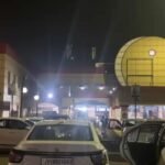 धनबाद स्टेशन के बाहर महिला से मारपीट के बाद हंगामा, भीड़ ने युवक को पीटा; पुलिस ने बाइक जब्त की