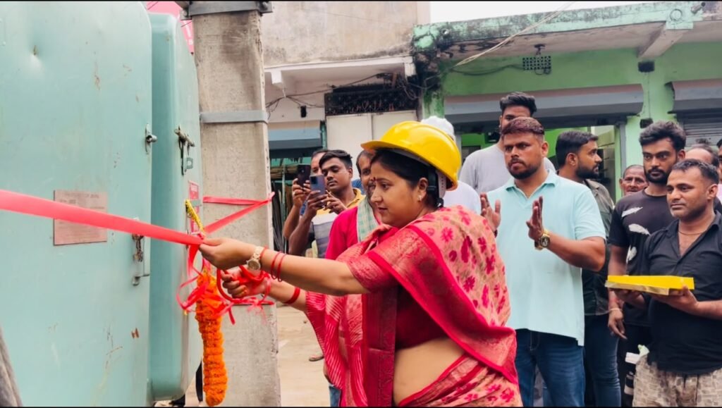 झरिया में विकास कार्यों को मिली रफ्तार, विधायक रागिनी सिंह ने ट्रांसफार्मर और पेयजल योजना का किया शुभारंभ