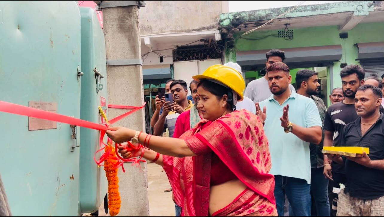 झरिया में विकास कार्यों को मिली रफ्तार, विधायक रागिनी सिंह ने ट्रांसफार्मर और पेयजल योजना का किया शुभारंभ