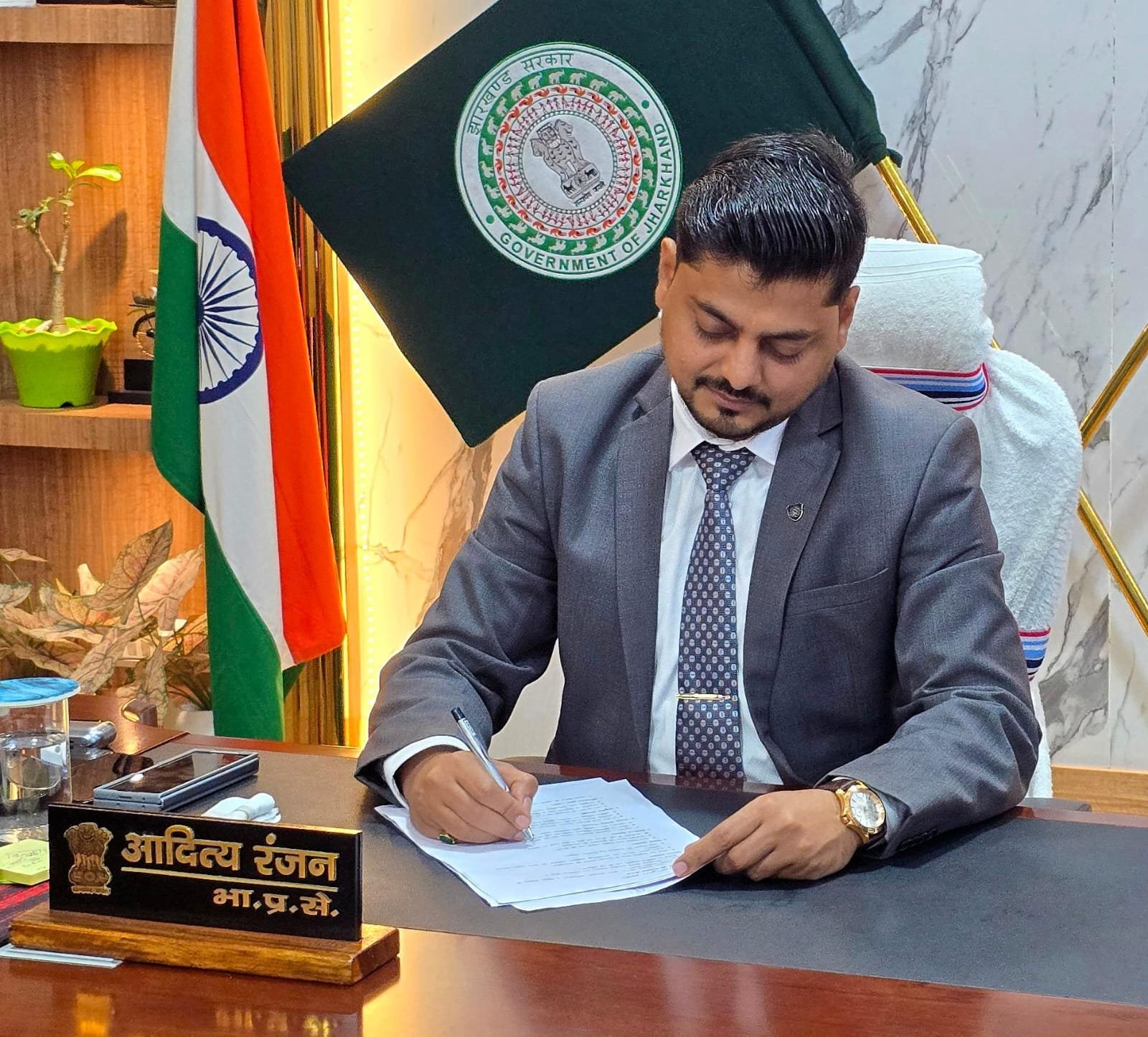 SIR-2026 में लापरवाही पर धनबाद के 23 वॉलिंटियर्स को नोटिस, 24 घंटे में मांगा जवाब