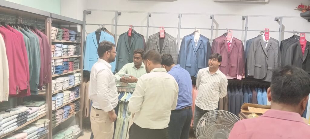 धनबाद नगर निगम की बड़ी कार्रवाई, ओज़ोन गैलेरिया में ट्रेड लाइसेंस जांच के दौरान ₹14 हजार जुर्माना