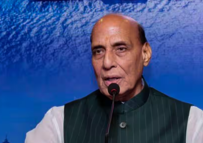 भारतीय नौसेना की बड़ी कामयाबी, 9,000 करोड़ के सामान से लदे 18 जहाजों को किया एस्कॉर्ट