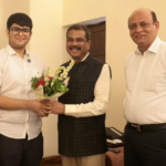 NEET री-एग्जाम के AIR-2 पांशुल बंसल से मिले शिक्षा मंत्री धर्मेंद्र प्रधान, दी सफलता की बधाई