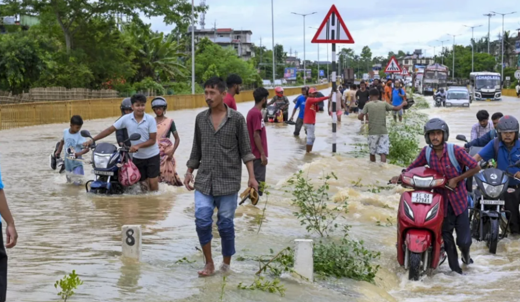 असम में बाढ़ का कहर बढ़ा, 15 जिलों के 3.63 लाख लोग प्रभावित; अब तक 5 की मौत