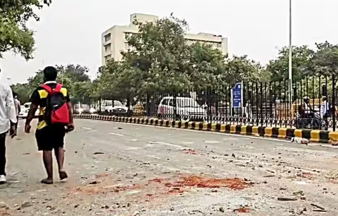 दिल्ली प्रोटेस्ट पर पुलिस का बड़ा एक्शन, 48 घंटे में 10 FIR दर्ज; RAF जवान पर हमले का भी केस