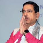 धर्मेंद्र प्रधान के इस्तीफे के बाद प्रह्लाद जोशी को मिली शिक्षा मंत्रालय की जिम्मेदारी