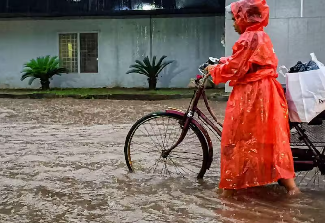 IMD का अलर्ट: 22 राज्यों में भारी बारिश की चेतावनी, दिल्ली-NCR में येलो अलर्ट जारी