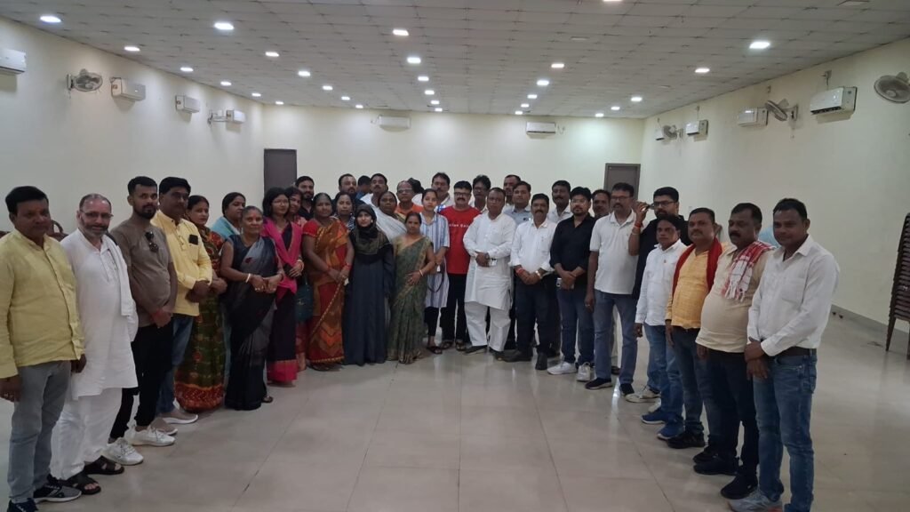 वार्ड पार्षदों ने धनबाद नगर निगम की कार्यप्रणाली के खिलाफ खोला मोर्चा, विकास कार्यों में अनदेखी का लगाया आरोप