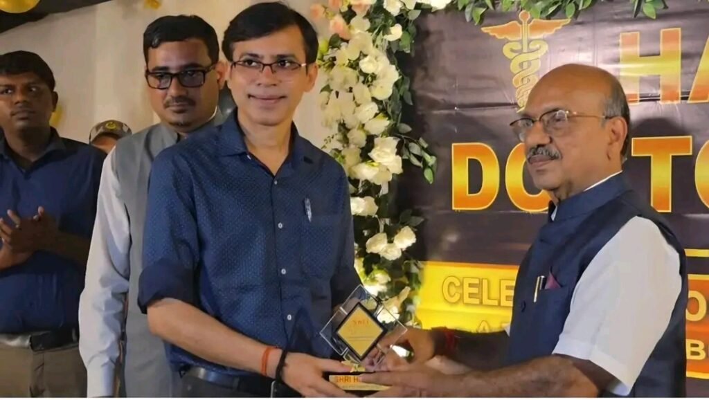 चिकित्सक दिवस पर भी मरीजों की सेवा में जुटे रहे विधायक-सह-मंत्री डॉ. अजय पोद्दार, लोगों ने की सराहना