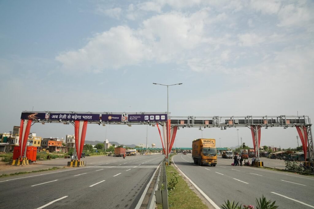 जियो पेमेंट्स बैंक ने NH-48 के मनोहरपुरा टोल प्लाजा पर शुरू किया बैरियर-फ्री टोलिंग सिस्टम
