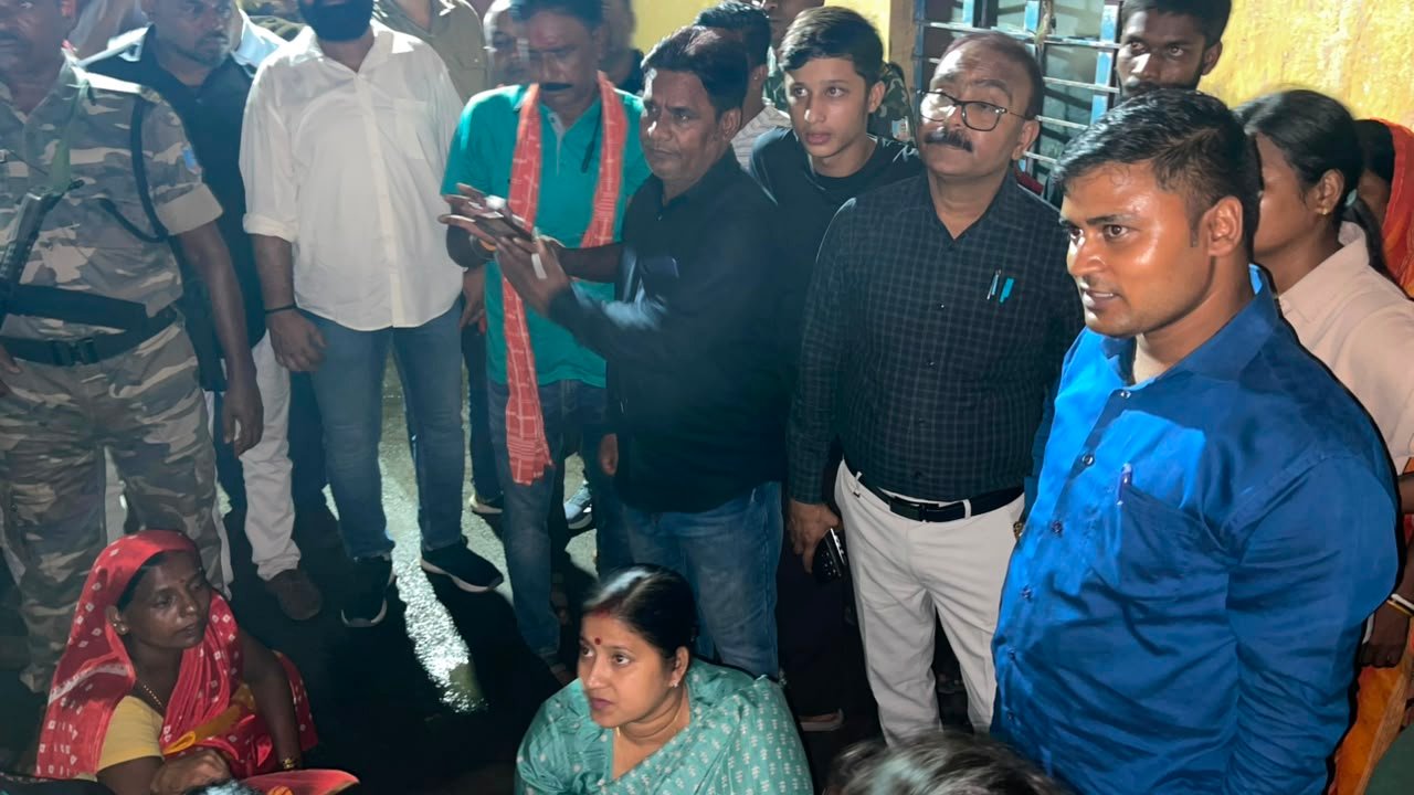 उमेश यादव हत्याकांड: बस्ताकोला पहुंचीं झरिया विधायक रागिनी सिंह, परिजनों को दिया न्याय का भरोसा