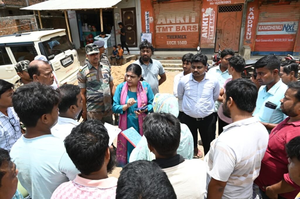 Pakur News: मतदाता सूची विशेष गहन पुनरीक्षण-2026 का डीसी ने किया निरीक्षण, समयबद्ध और पारदर्शी कार्य पर दिया जोर