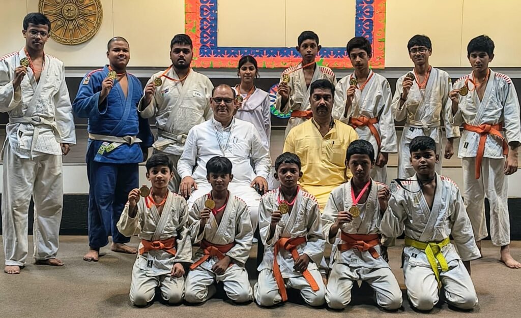 37वीं क्षेत्रीय जूडो प्रतियोगिता में राजकमल सरस्वती विद्या मंदिर का शानदार प्रदर्शन, जीते 12 स्वर्ण और 1 रजत पदक