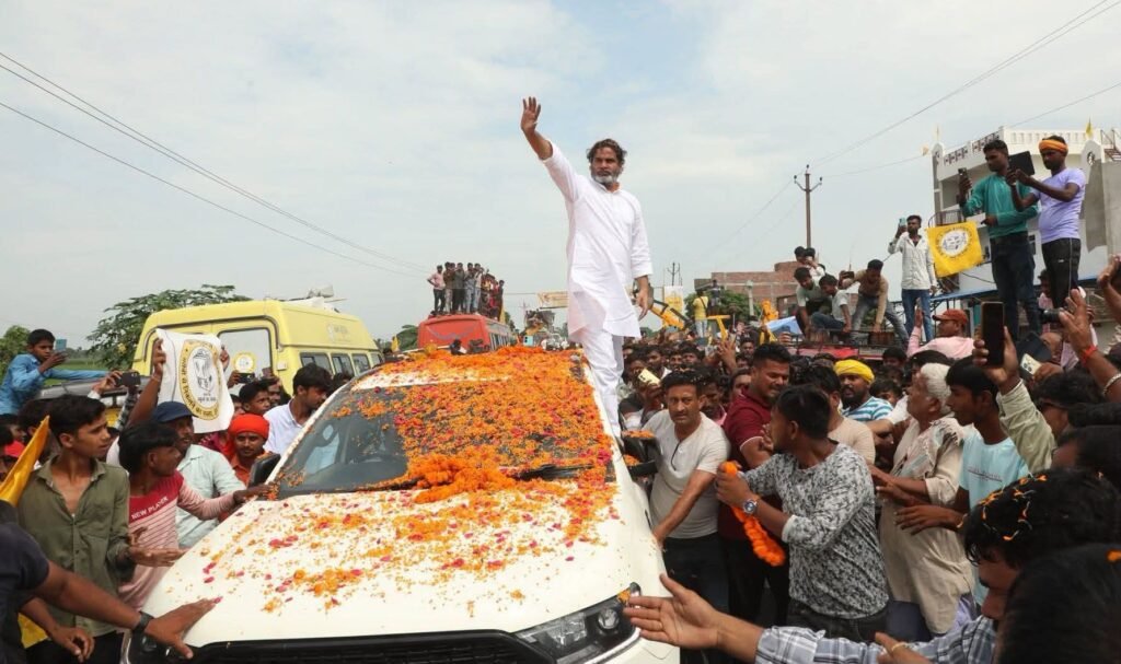 कभी पर्दे के पीछे रहकर रणनीति बनाने वाला व्यक्ति जब खुद मंच पर उतरता है, तो बदल जाती है कहानी