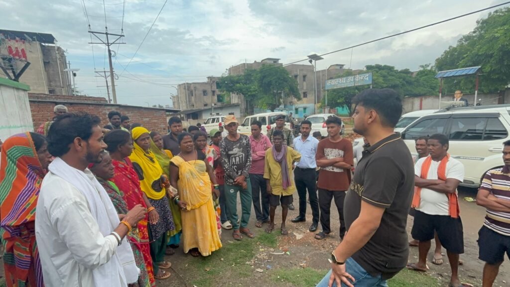 Dhanbad News: बेलगड़िया टाउनशिप के विकास कार्यों का उपायुक्त ने किया निरीक्षण, अधिकारियों को समयबद्ध तरीके से योजनाएं पूरी करने का निर्देश