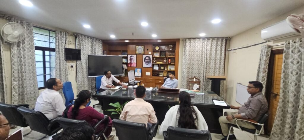 Dhanbad News: मानसून को लेकर धनबाद नगर निगम अलर्ट, जल जमाव और स्वच्छता व्यवस्था की तैयारियों की समीक्षा