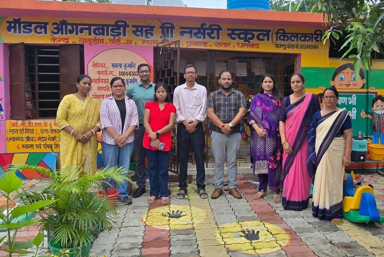 धनबाद में समाज कल्याण निदेशालय की टीम ने आंगनवाड़ी केंद्रों का किया निरीक्षण, ECCE गतिविधियों का लिया जायजा