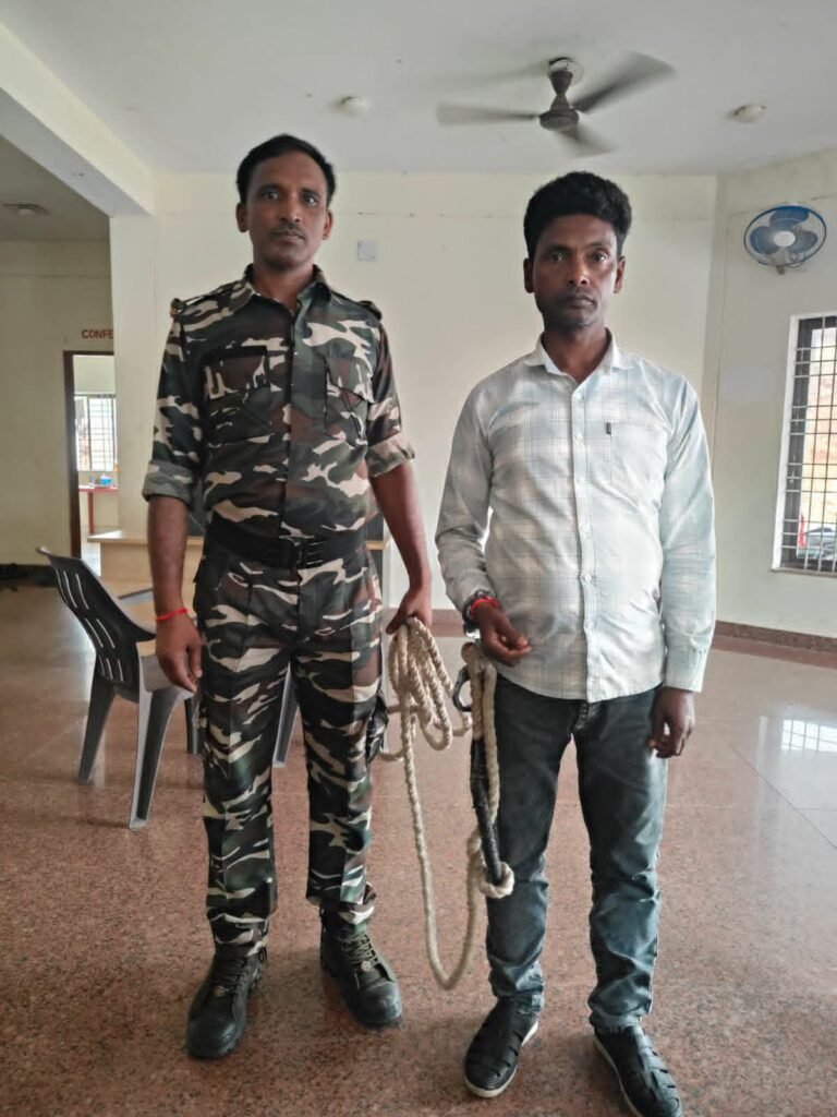 Bokaro News: पेंक नारायणपुर पुलिस ने फरार वारंटी को किया गिरफ्तार, तेनुघाट कोर्ट के वारंट पर हुई कार्रवाई