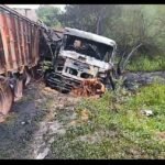 Saraikela News: राजनगर-चाईबासा NH-220 पर भीषण हादसा, हाइवा-ट्रेलर की टक्कर के बाद लगी आग; दो चालकों की मौत
